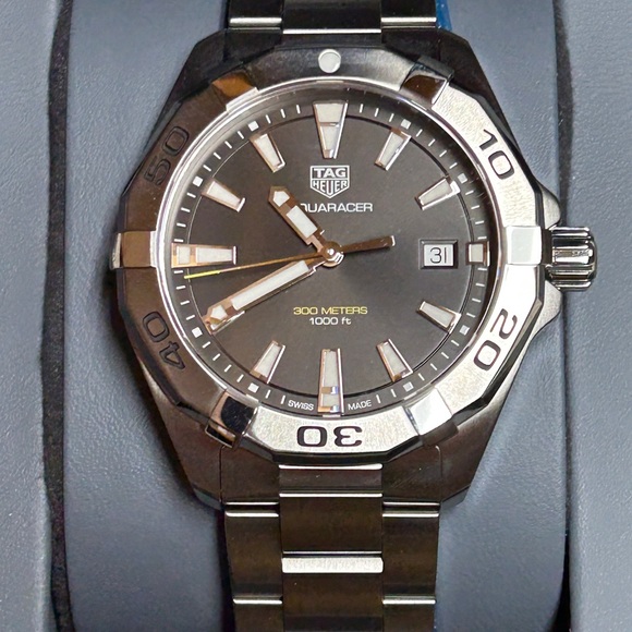 TAG Heuer Black Dial Silver Bracelet Watch - Picture 2 of 5